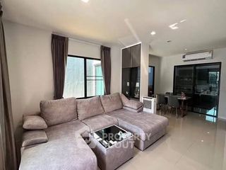 Casa adosada en venta de 4 habitaciones en Khan Na Yao, Bangkok