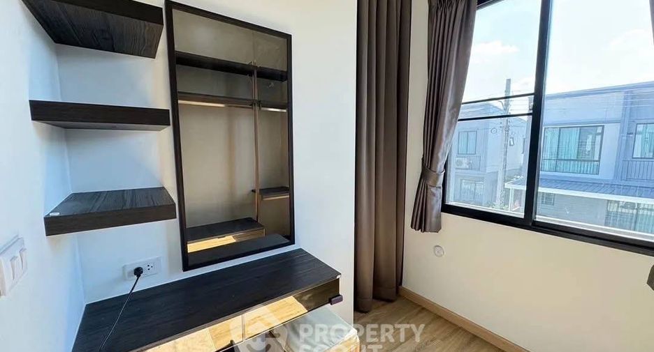 Casa adosada en venta de 4 habitaciones en Khan Na Yao, Bangkok
