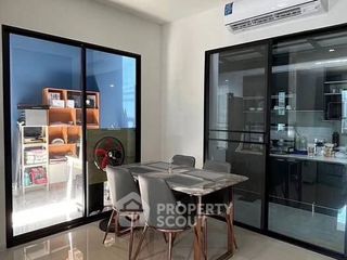 Casa adosada en venta de 4 habitaciones en Khan Na Yao, Bangkok