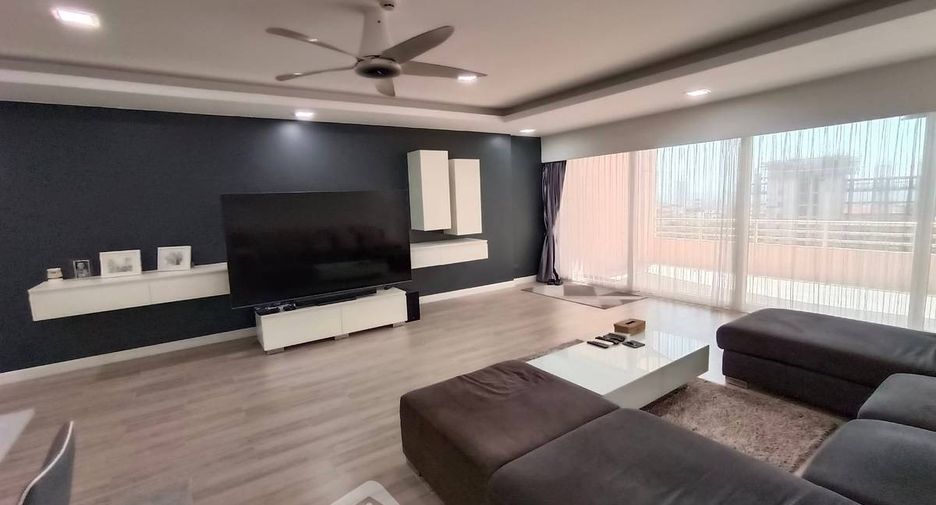 For sale 2 ベッドルーム condo in Bang Lamung, Chonburi