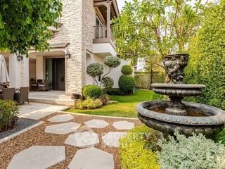 Casa en venta de 4 habitaciones en Bang Khen, Bangkok