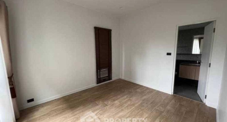 For sale 4 bedrooms house in Bang Kapi, Bangkok