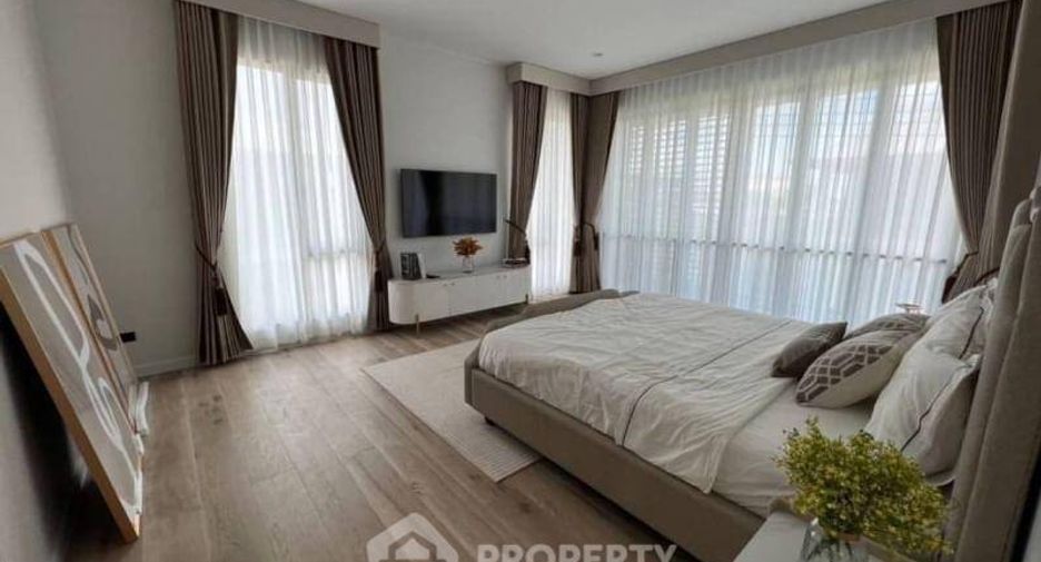 For sale 4 bedrooms house in Bang Kapi, Bangkok
