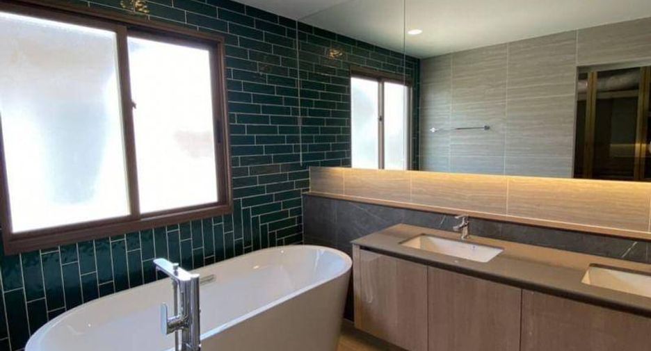 For sale 4 bedrooms house in Bang Kapi, Bangkok