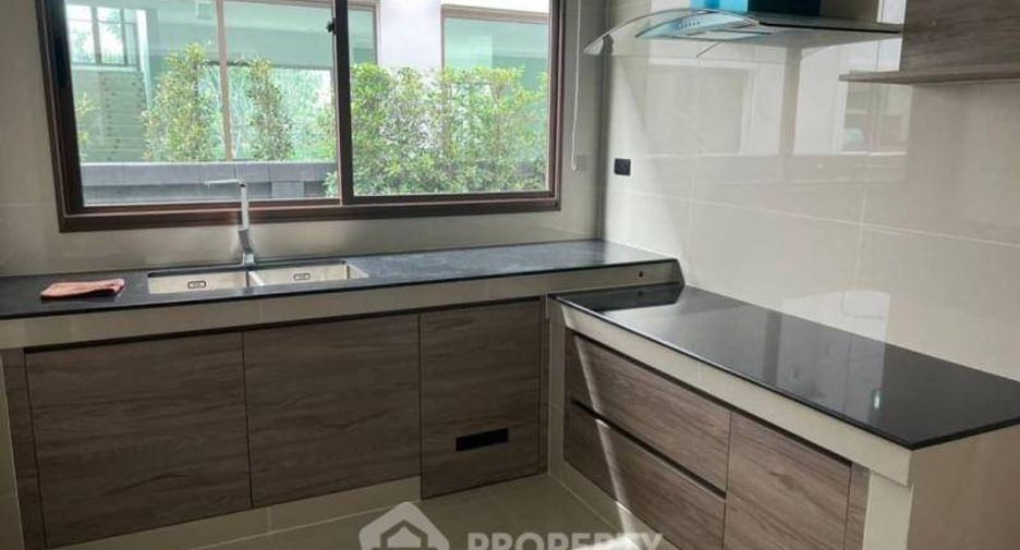 For sale 4 bedrooms house in Bang Kapi, Bangkok