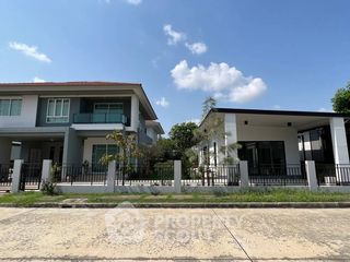 Haus zur Miete mit 3 Zimmer in Khlong Sam Wa, Bangkok