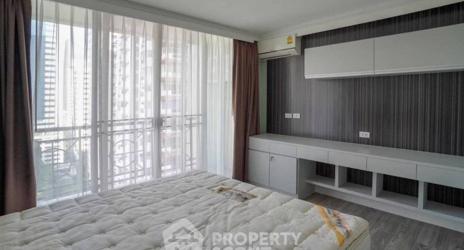 For rent 2 bedrooms condo in Watthana, Bangkok
