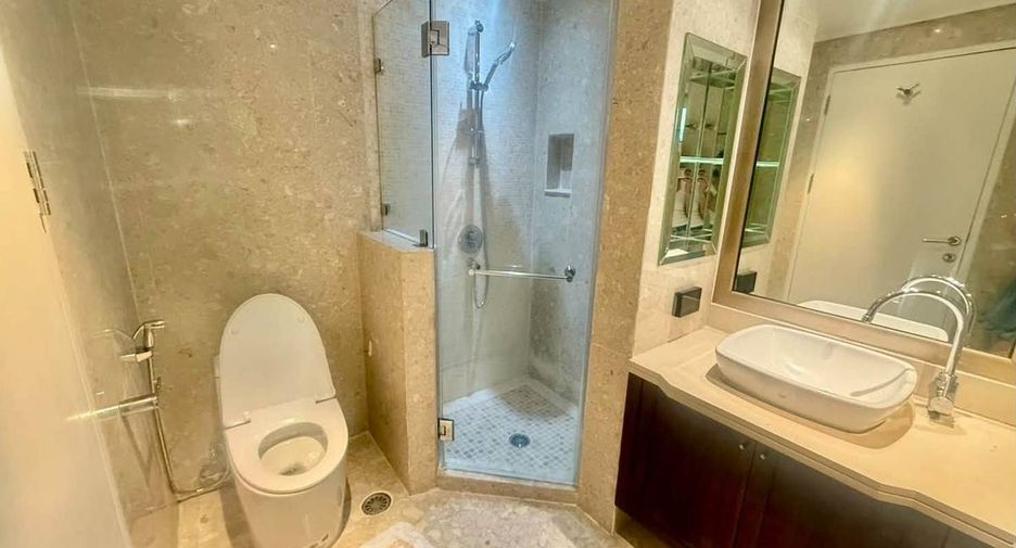 Wohnung zur Miete mit 3 Zimmer in Pathum Wan, Bangkok