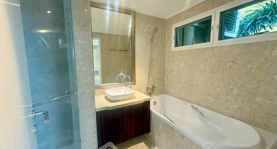 Wohnung zur Miete mit 3 Zimmer in Pathum Wan, Bangkok