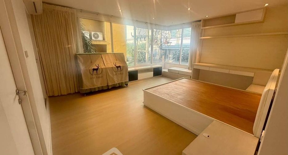 Wohnung zur Miete mit 3 Zimmer in Pathum Wan, Bangkok