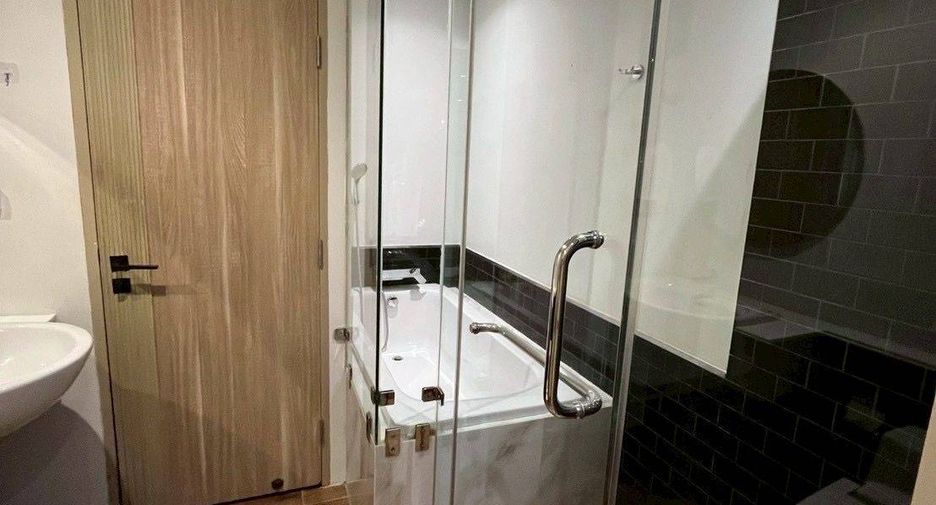 For rent 2 bedrooms apartment in Watthana, Bangkok