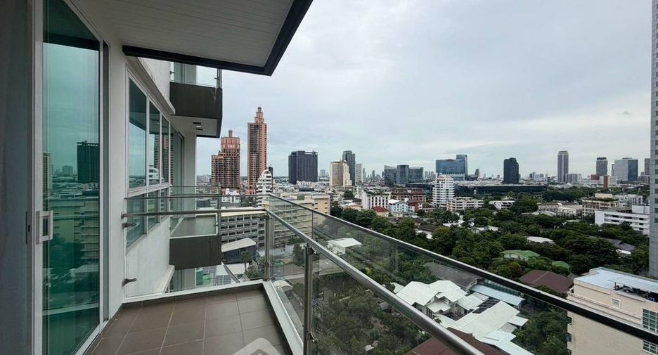 For rent 3 bedrooms apartment in Khlong Toei, Bangkok