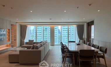 For rent 3 bedrooms apartment in Khlong Toei, Bangkok