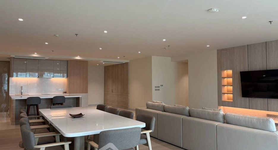 For rent 3 bedrooms apartment in Khlong Toei, Bangkok
