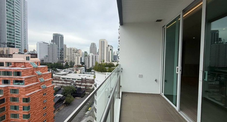 For rent 3 bedrooms apartment in Khlong Toei, Bangkok