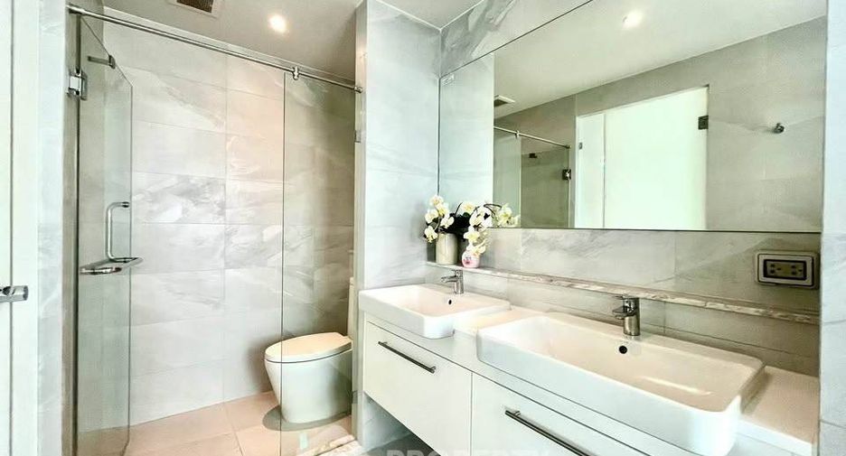 For rent 2 bedrooms condo in Watthana, Bangkok