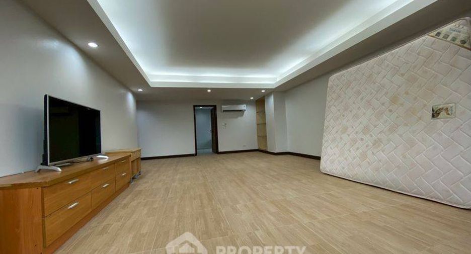 Condo en alquiler de 4 habitaciones en Watthana, Bangkok
