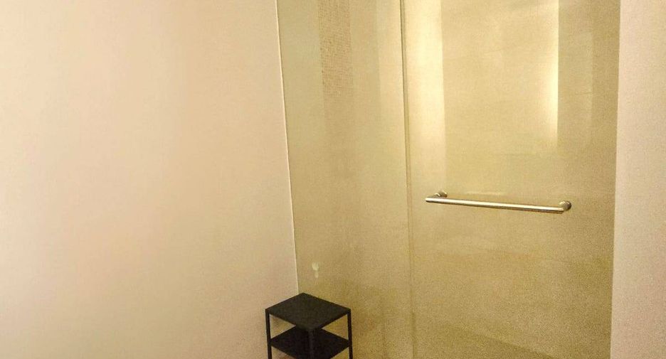 À louer 2 chambres condo à Yan Nawa, Bangkok