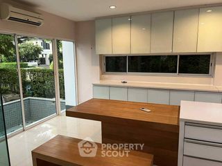 Haus zur Miete mit 3 Zimmer in Prawet, Bangkok