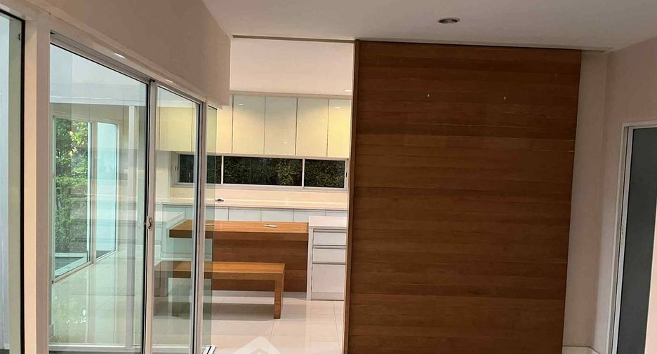 Haus zur Miete mit 3 Zimmer in Prawet, Bangkok