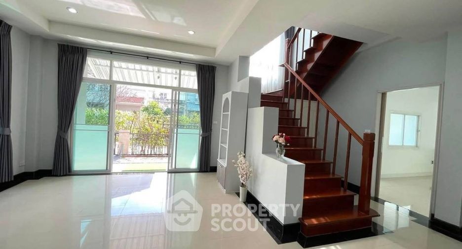 Haus zur Miete mit 3 Zimmer in Prawet, Bangkok