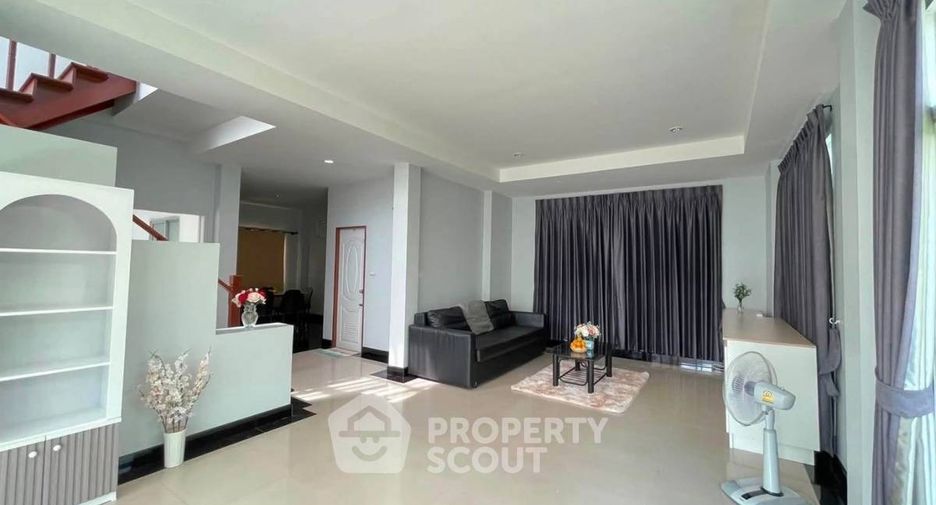 Haus zur Miete mit 3 Zimmer in Prawet, Bangkok