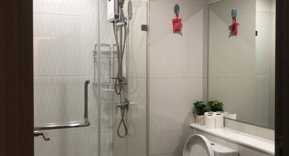 Wohnung zur Miete mit 1 Zimmer in Huai Khwang, Bangkok