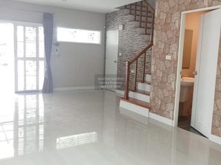 Reihenhaus zum Kauf mit 3 Zimmer in Khlong Sam Wa, Bangkok