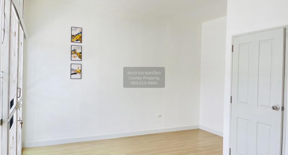 For sale 3 bedrooms townhouse in Bang Sao Thong, Samut Prakan