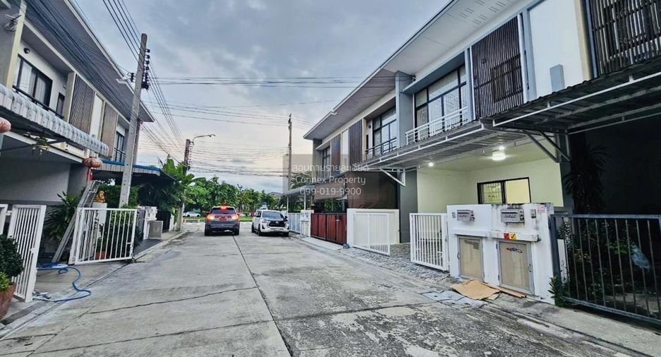 For sale 3 bedrooms townhouse in Bang Sao Thong, Samut Prakan