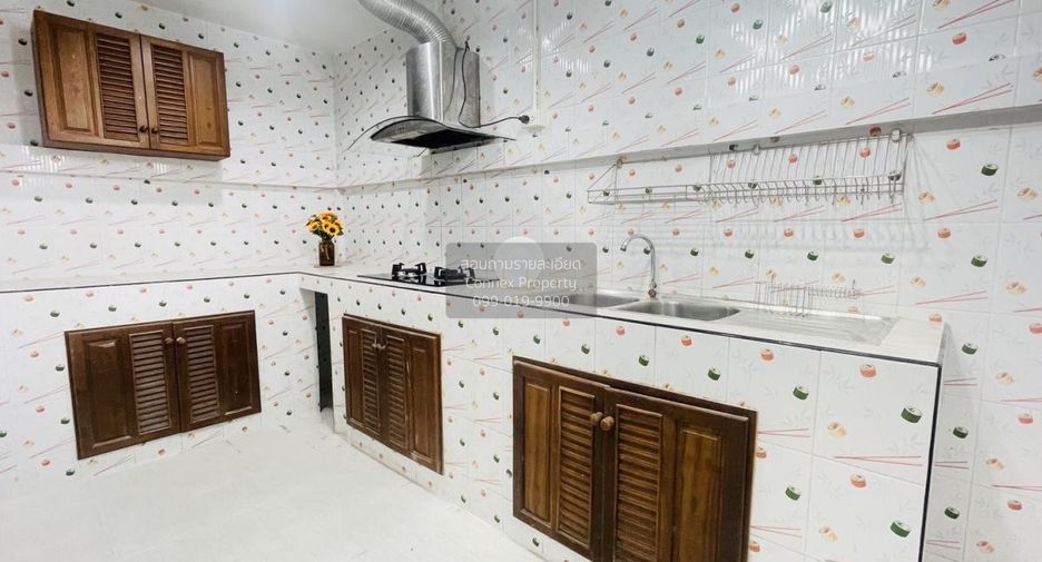 For sale 3 bedrooms townhouse in Bang Sao Thong, Samut Prakan