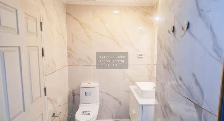 For rent 2 bedrooms condo in Huai Khwang, Bangkok