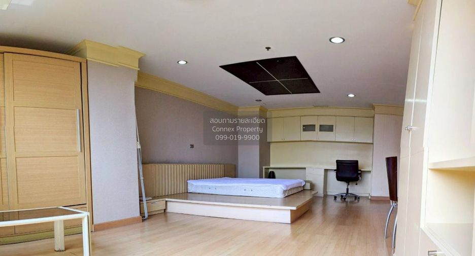 For rent 2 bedrooms condo in Pathum Wan, Bangkok