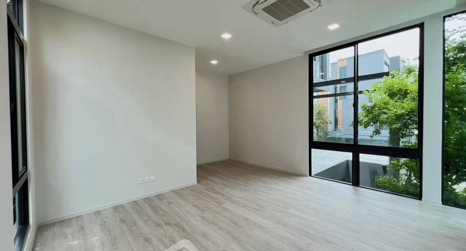 Haus zur Miete mit 4 Zimmer in Saphan Sung, Bangkok
