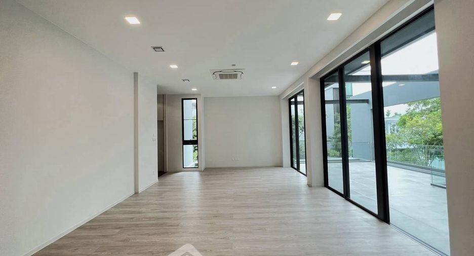 Haus zur Miete mit 4 Zimmer in Saphan Sung, Bangkok