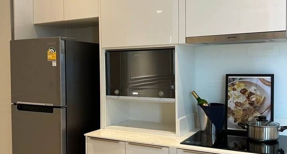 For rent 2 bedrooms condo in Bang Rak, Bangkok
