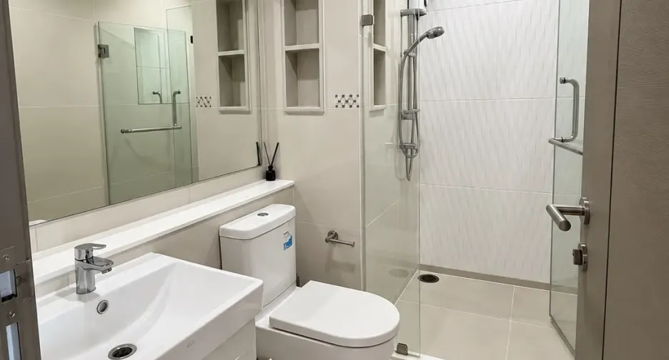 À vendre et à louer 2 chambres condo à Huai Khwang, Bangkok