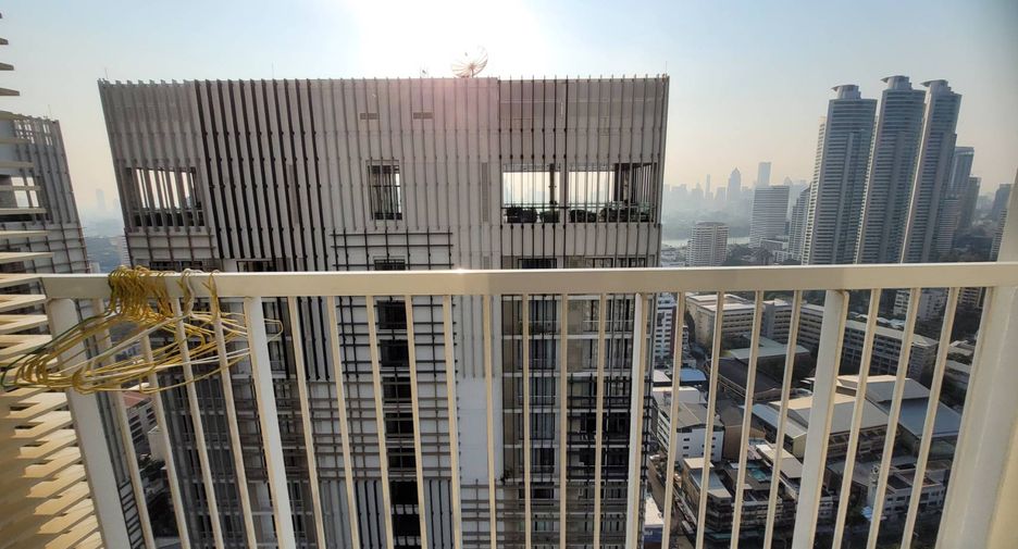 For rent 2 bedrooms condo in Khlong Toei, Bangkok