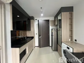 À louer 1 chambre condo à Huai Khwang, Bangkok