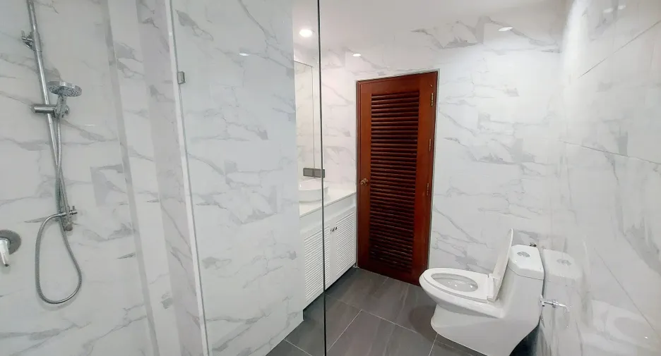 For rent 2 bedrooms apartment in Watthana, Bangkok
