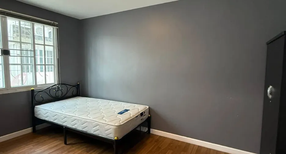 Haus zur Miete mit 3 Zimmer in Bang Kapi, Bangkok