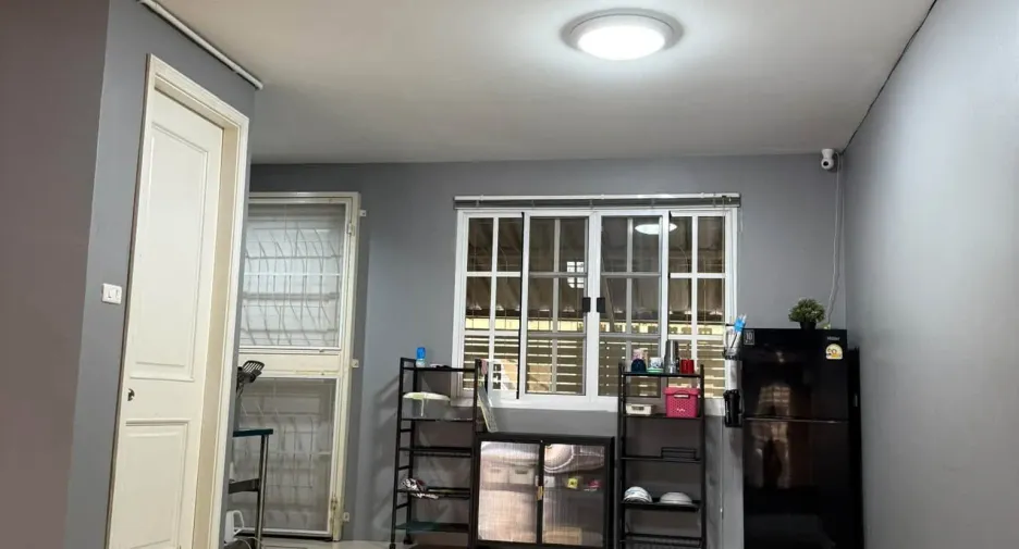 Haus zur Miete mit 3 Zimmer in Bang Kapi, Bangkok