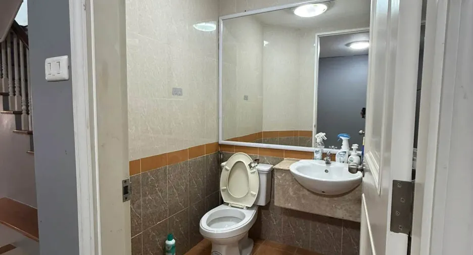 Haus zur Miete mit 3 Zimmer in Bang Kapi, Bangkok