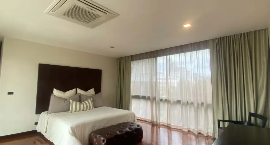 For rent 2 bedrooms apartment in Watthana, Bangkok
