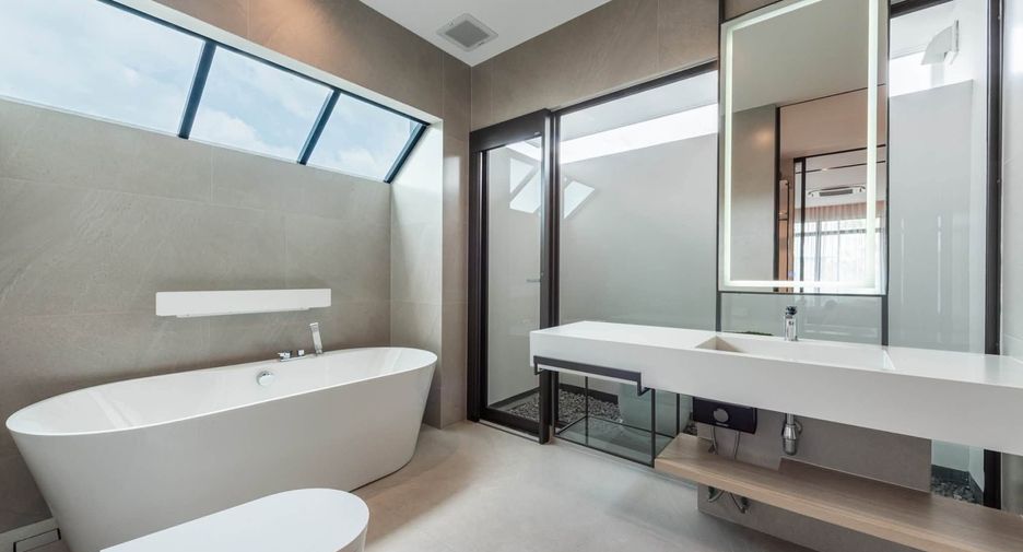 Casa en alquiler de 4 habitaciones en Bang Phli, Samut Prakan