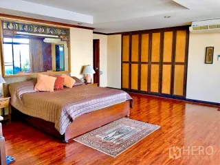 For rent そして for sale 3 ベッドルーム condo in Watthana, Bangkok