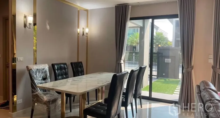Casa en alquiler de 4 habitaciones en Prawet, Bangkok