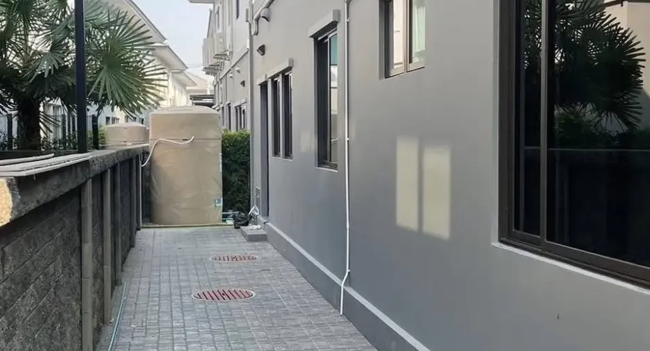 Casa en alquiler de 4 habitaciones en Prawet, Bangkok