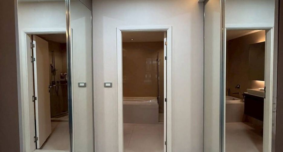 For sale 2 bedrooms condo in Khlong Toei, Bangkok