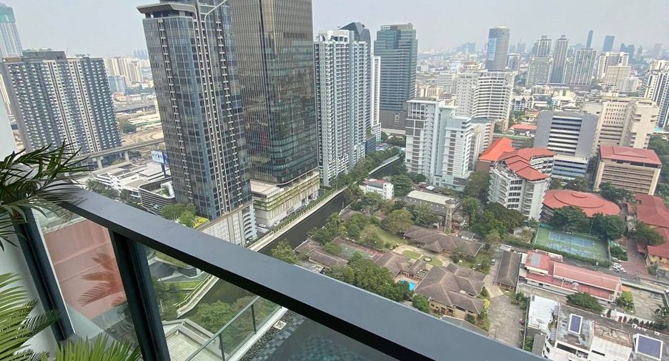 For rent 3 bedrooms condo in Watthana, Bangkok